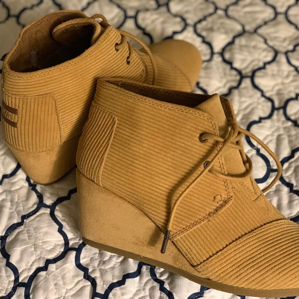Toms Desert Wedge Bootie Size 8.5